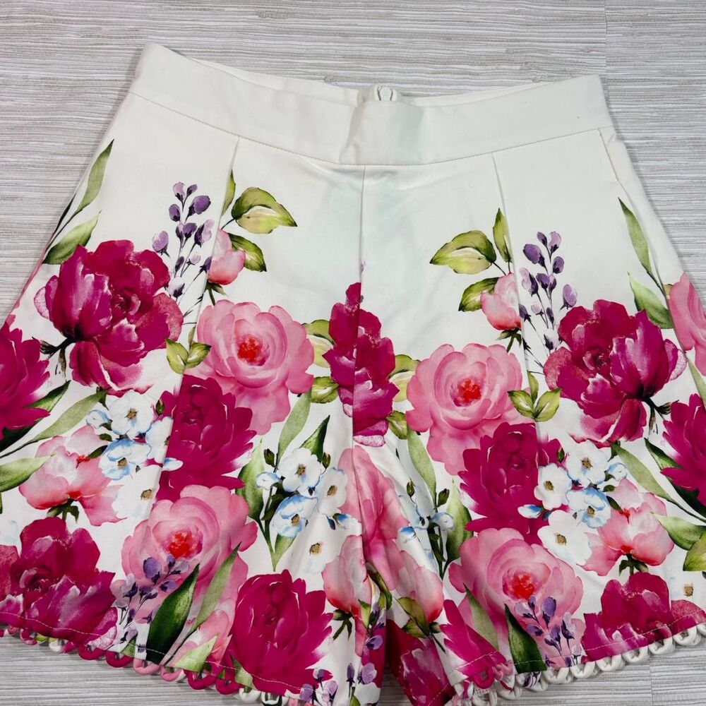 BOSTON PROPER 4 Adult floral shorts excellent condition
